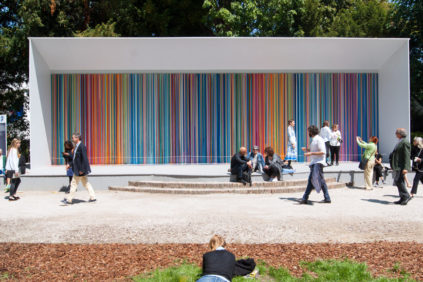 Ian Davenport Giardini在2017年威尼斯艺术双年展上为Swatch设计的秋色