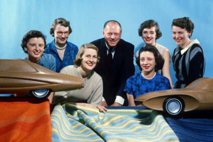 12-cover-Vitra-爱游戏体育下载网址Design-Museum-Women-In-Design-Damsels-of-Design