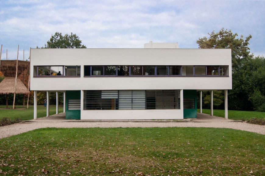 Villa-Savoye-Le-Corbusier-facade-Inexhibit-01