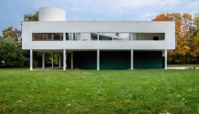 Villa-Savoye-Le-Corbusier-facade-Inexhibit-02