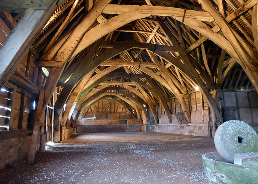 利庭院，木框架谷仓，1325年，英国