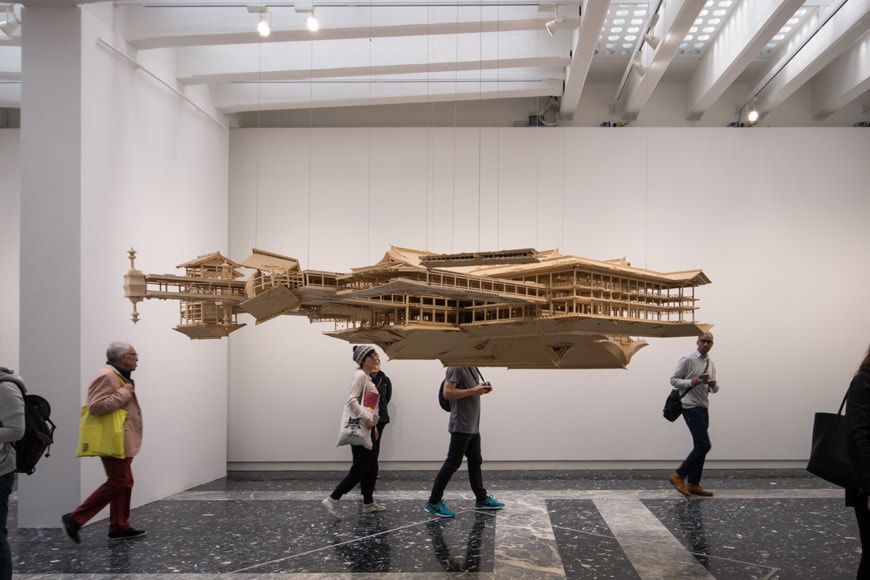 2017年日本威尼斯艺术双年展上，岩崎隆宏反射模型船