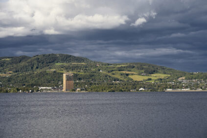 tower-in-Brumunddal-Mjøsa-photo-Oyvind-Holmstad-1-wikipedia