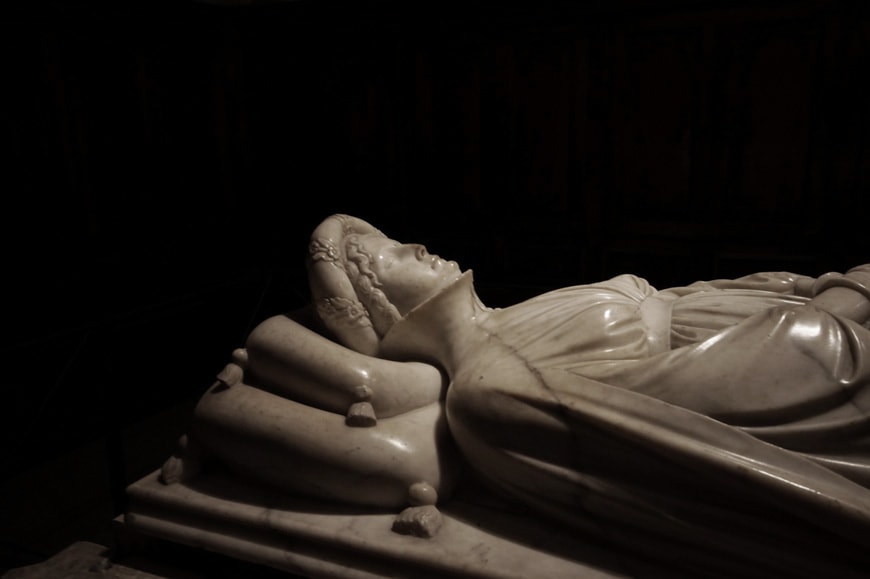 Jacopo della quercia - tomb -of- ilaria -del- carretto - luca - tuscany - italy -detail-01-photo-inexhibit