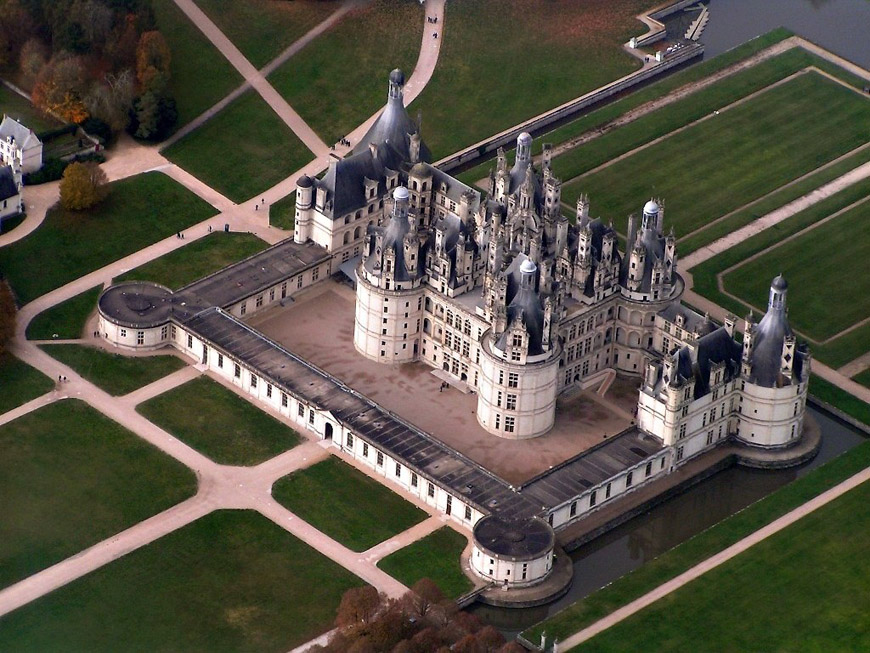 Chambord-Castle-France-photo-Elementerre-wikipedia