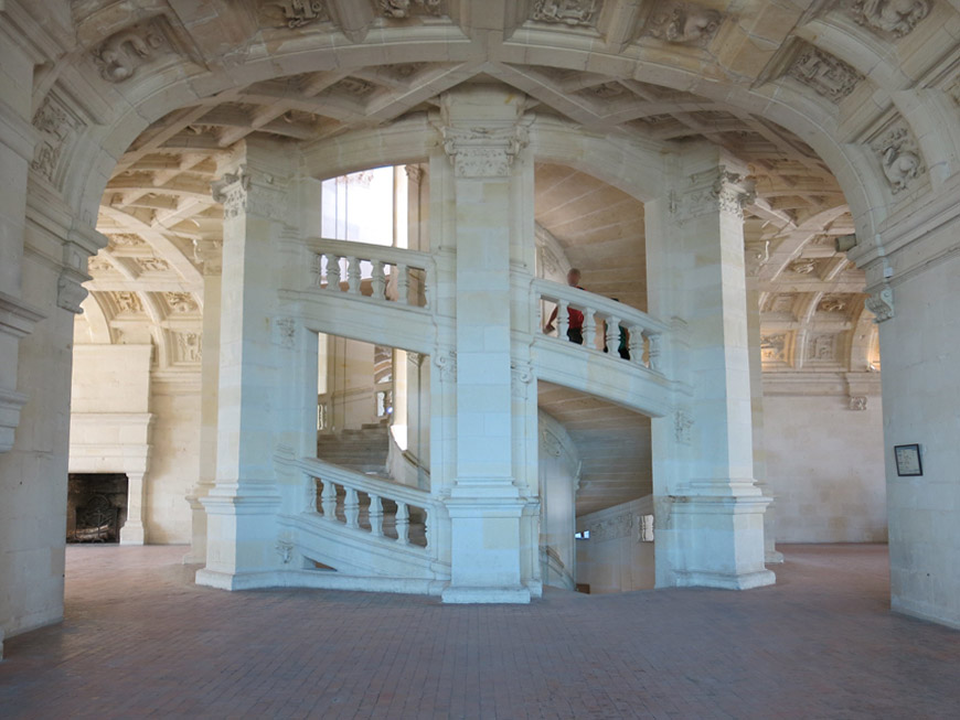 chambord-castle-double-helix-staircase-photo-ho-visto-nina-volare