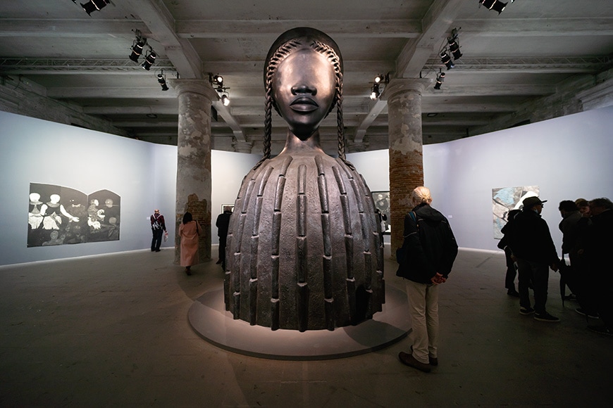西蒙妮·李，砖屋，2019,2022年威尼斯艺术双年展，未展出