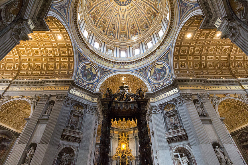 圣彼得大教堂，内部有贝尔尼尼的秃顶