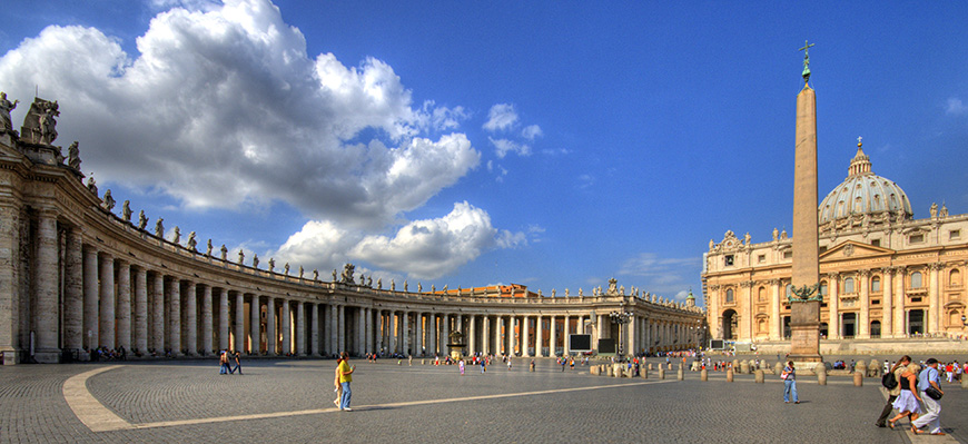 梵蒂冈城的圣彼得广场和大教堂